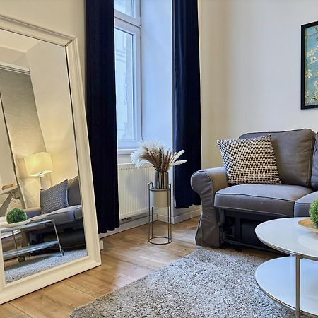 Ferienwohnung Luxurious And Bright, 5 Min To City Center Wien Exterior foto