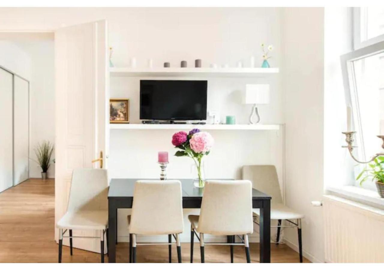 Ferienwohnung Luxurious And Bright, 5 Min To City Center Wien Exterior foto