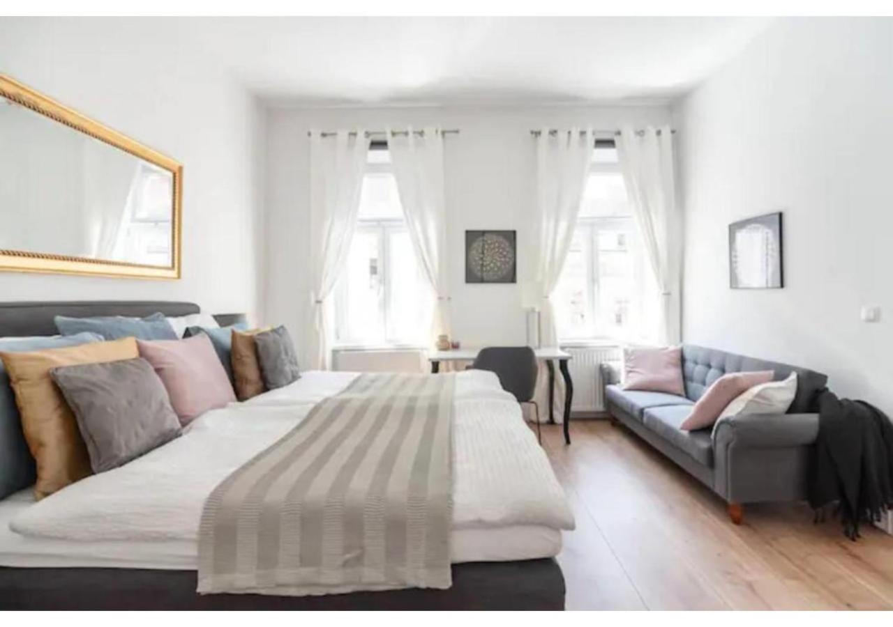 Ferienwohnung Luxurious And Bright, 5 Min To City Center Wien Exterior foto