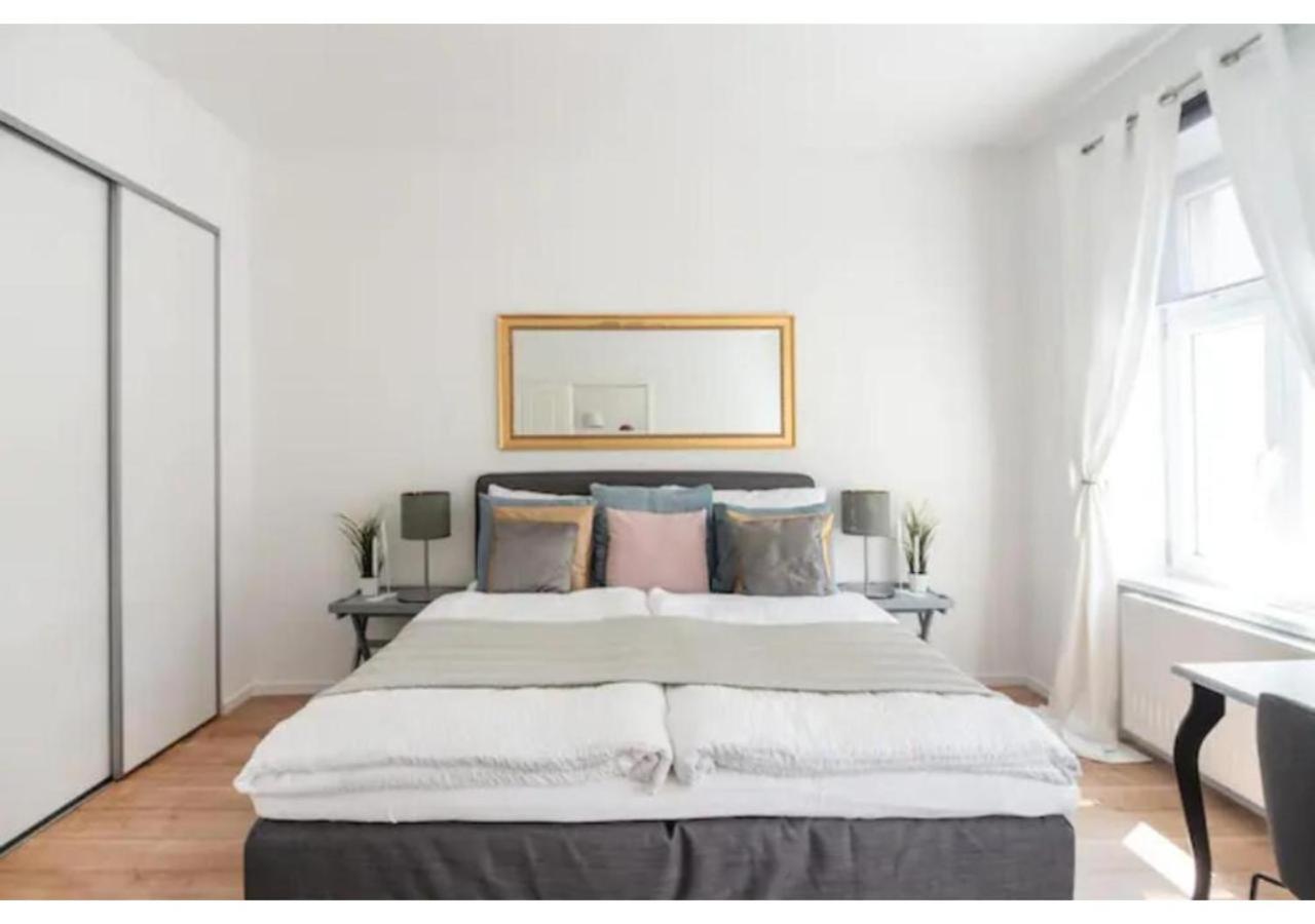 Ferienwohnung Luxurious And Bright, 5 Min To City Center Wien Exterior foto