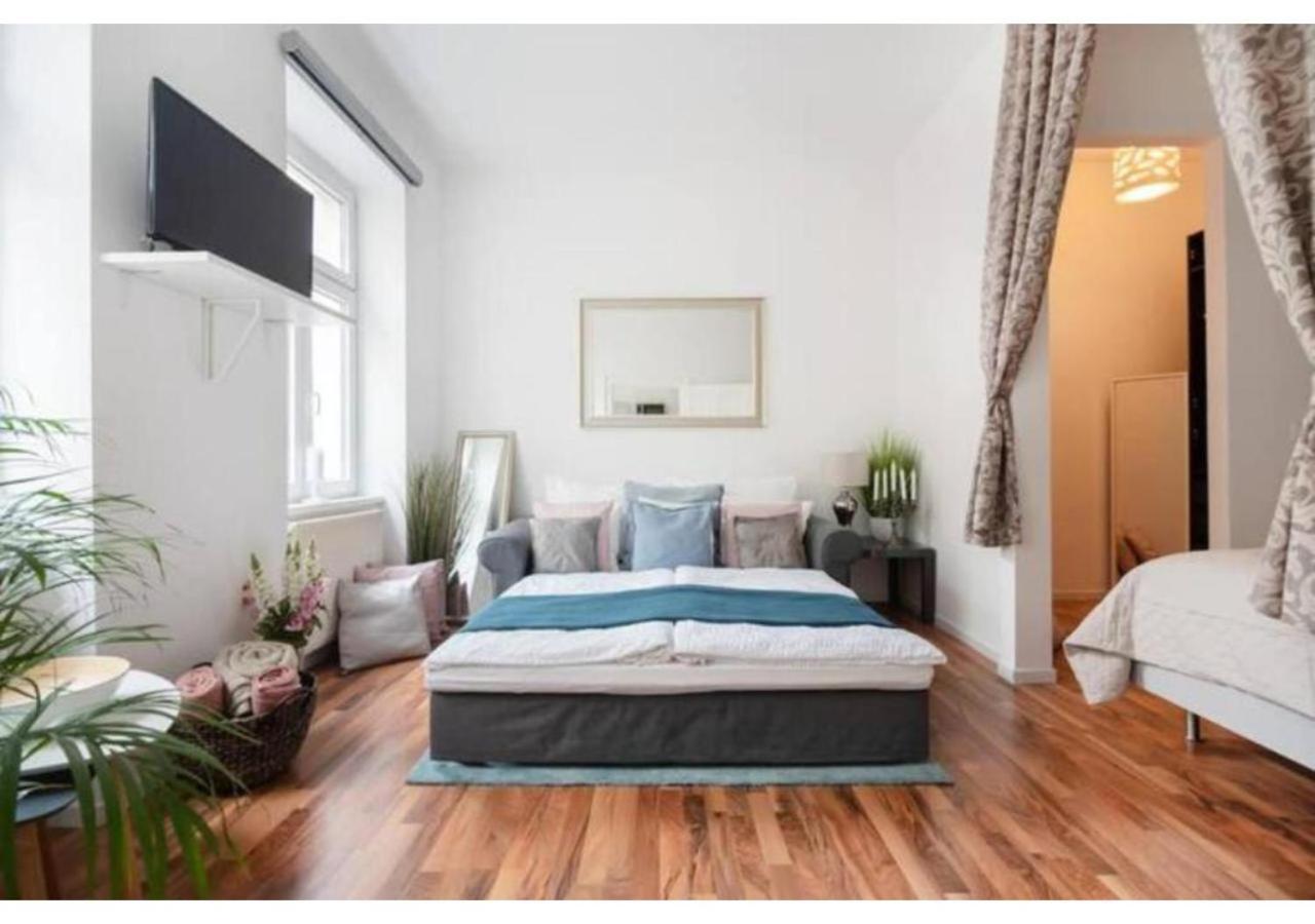 Ferienwohnung Luxurious And Bright, 5 Min To City Center Wien Exterior foto